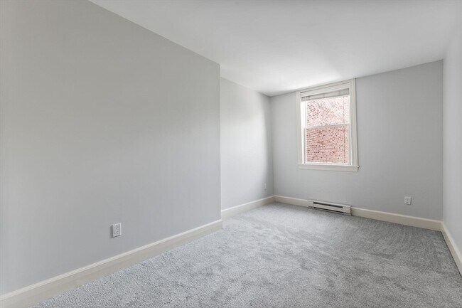Building Photo - 403 Marlborough St