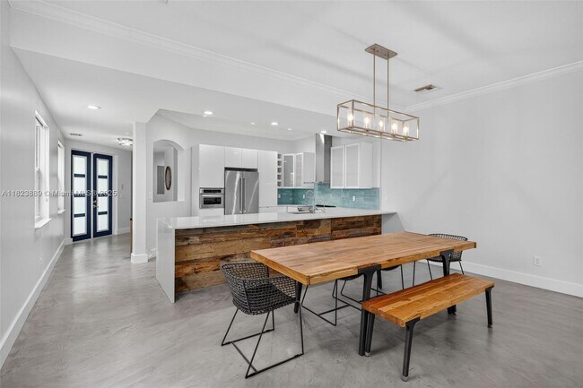 Building Photo - 459 SW 5th Ave