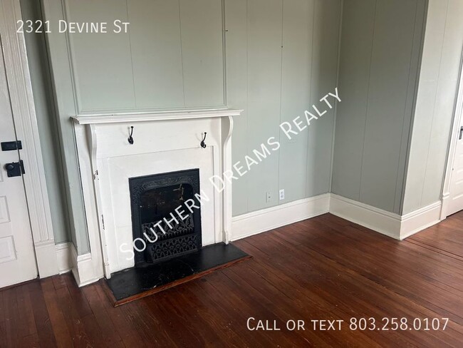 Building Photo - Charming 2-Bedroom Home in Prime Devine St...