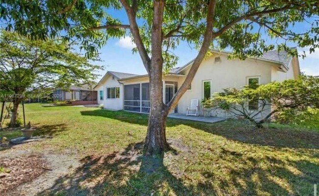 Building Photo - 10681 Greenbriar Ct