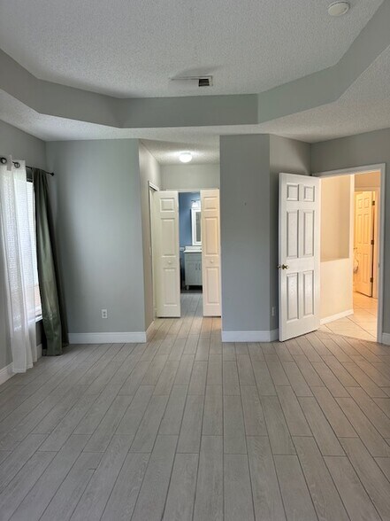 Building Photo - 1645 Anna Catherine Dr