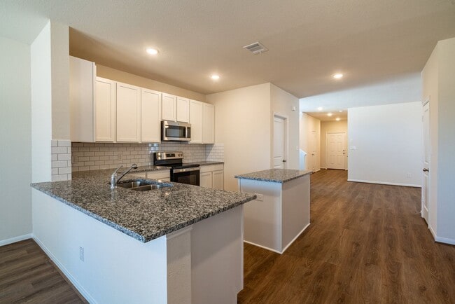 Building Photo - 612 LT Rusty Dr