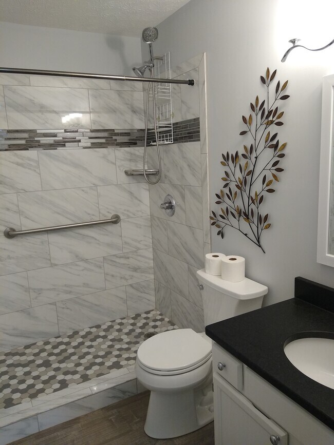 Building Photo - 101 Pinewood Dr