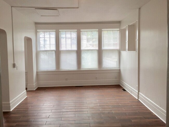 Building Photo - 2081 Summit St