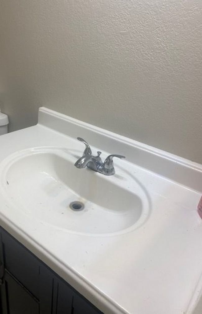 Building Photo - LOCATION, LOCATION 2 Bedroom 2 Bathroom Condo