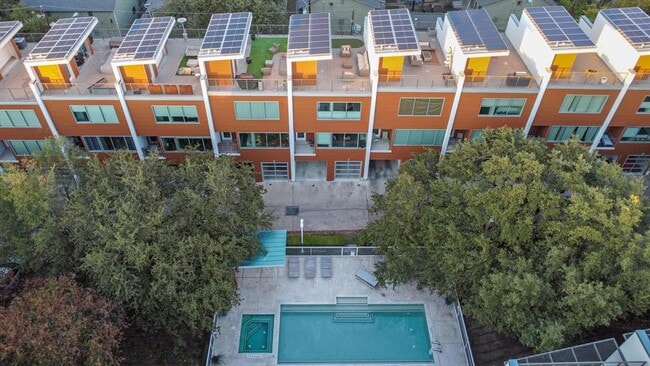 Building Photo - 2301 S 5th St