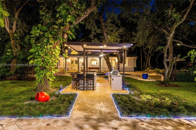 Building Photo - 8941 SW 65th Ct