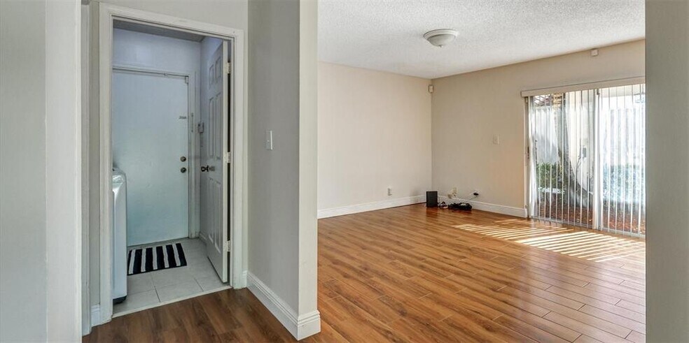 Building Photo - 1110 NW 108th Ave