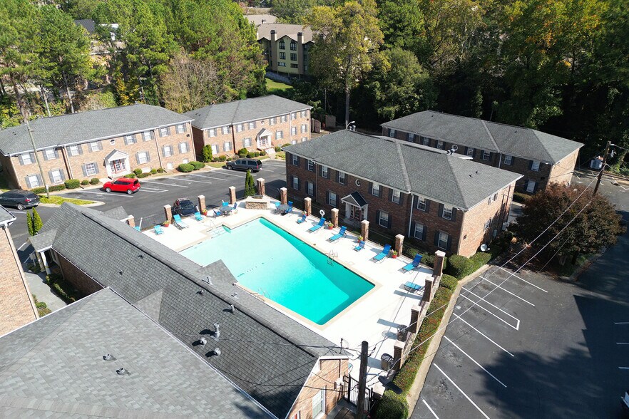 Building Photo - ReNew Chastain