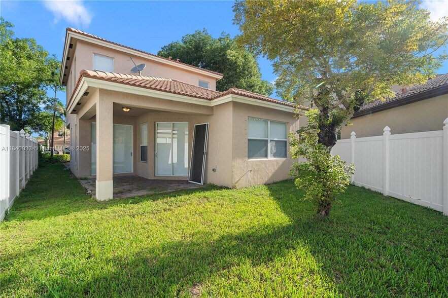 Building Photo - 3395 NE 11th Dr