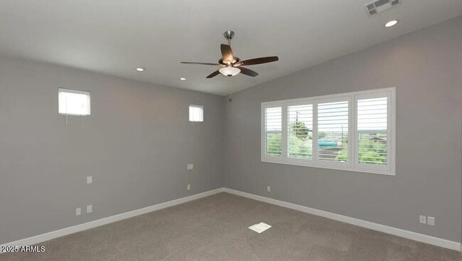 Building Photo - 1028 E Curry Rd