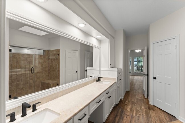 Building Photo - 6 Thornhedge Ct