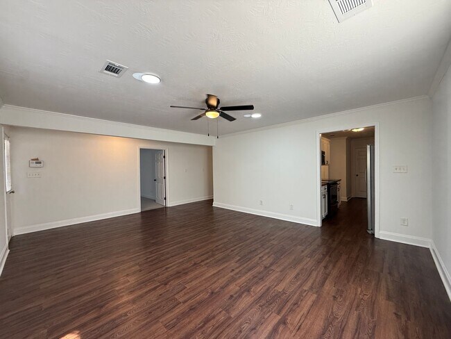 Building Photo - 3 bedroom, 2 bathroom Home with Fenced Yard