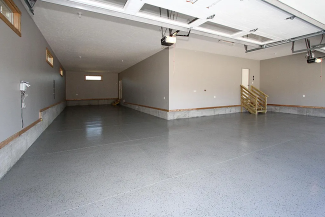 Building Photo - 5 Bedroom and 3 Bathroom House available J...