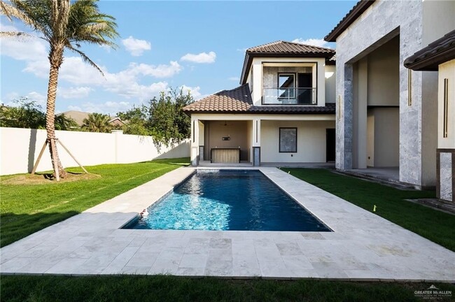 Building Photo - 45 Travis St