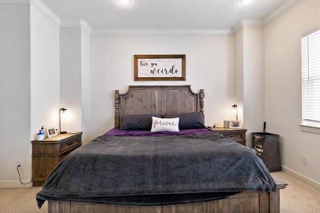 Building Photo - 5633 Petty St