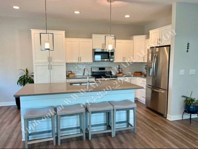 Building Photo - Spacious 4-Bedroom Townhome with Finished Basement in Blue Valley School District-Available NOW!!