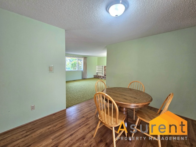Building Photo - Two Bedroom- Two Full Bathroom Home in des...