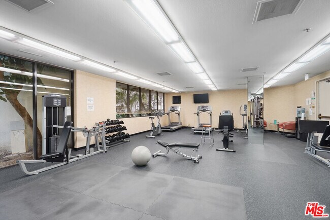 Building Photo - 2102 Century Park Ln