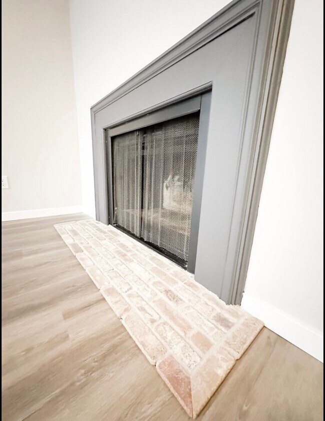 Building Photo - 2008 Juniper Dr