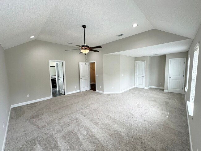 Building Photo - 732 Waterlily Ct