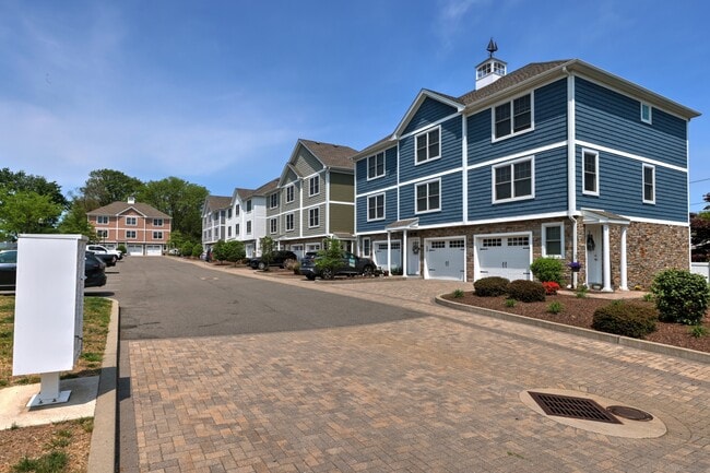 Primary Photo - 337 Meadowside Rd