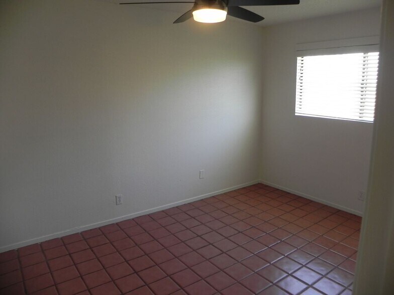 Building Photo - 12555 S Henderson Rd