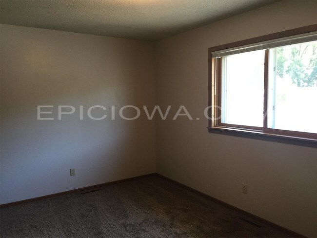 Building Photo - 1320 Daleview Dr