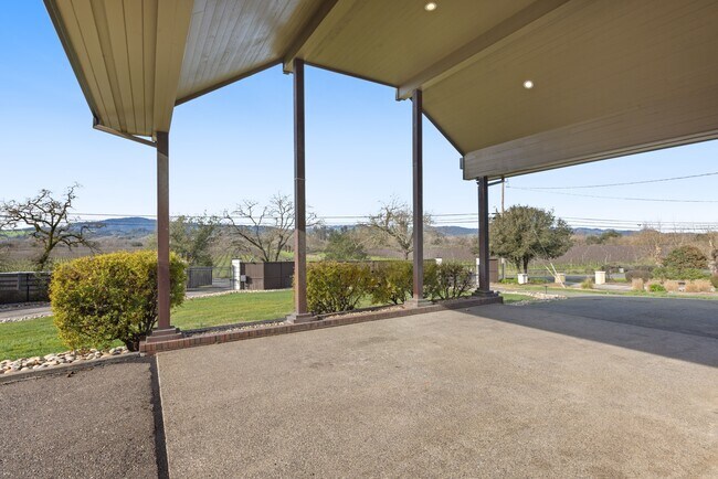 Building Photo - 9168 Eastside Rd