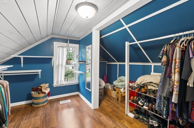 Building Photo - 2996 Woodbine Pl
