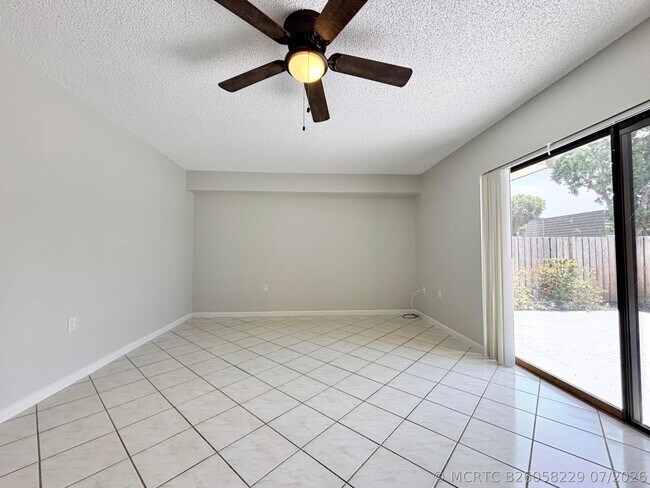Building Photo - 1402 14th Way
