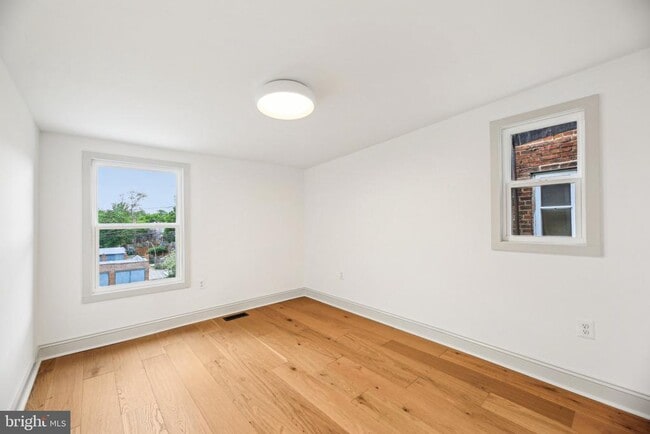 Building Photo - 3348 Chestnut Ave