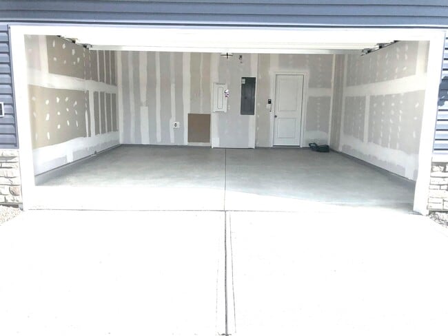 Building Photo - 6322 Marinelli Dr S