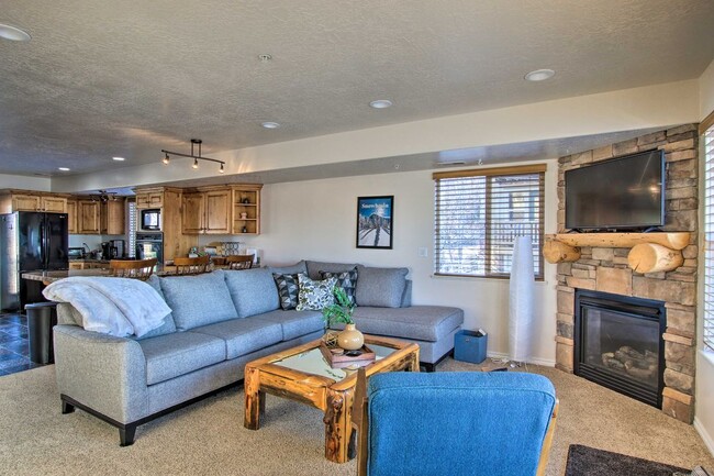 Building Photo - 3524 N Fox Run Dr