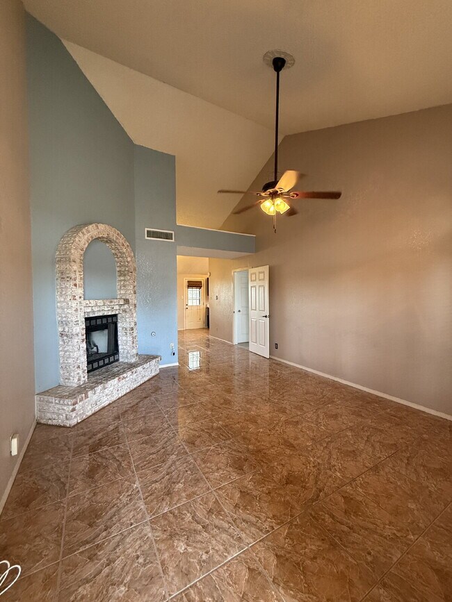 Building Photo - 15327 Woodhill Ct