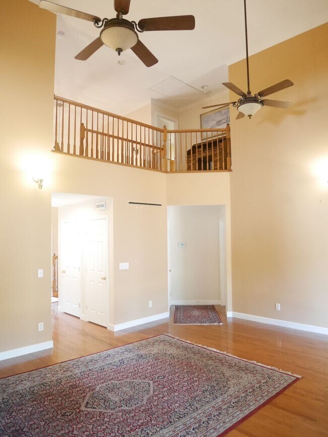 Building Photo - Elegant Coastal Home with Spacious Layout ...