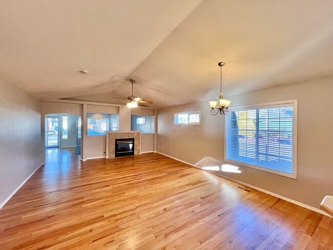 Building Photo - Lovely Battleground Ranch shows well!