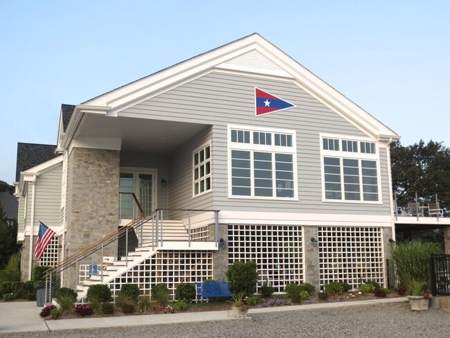 Building Photo - 635 Oakhurst Rd
