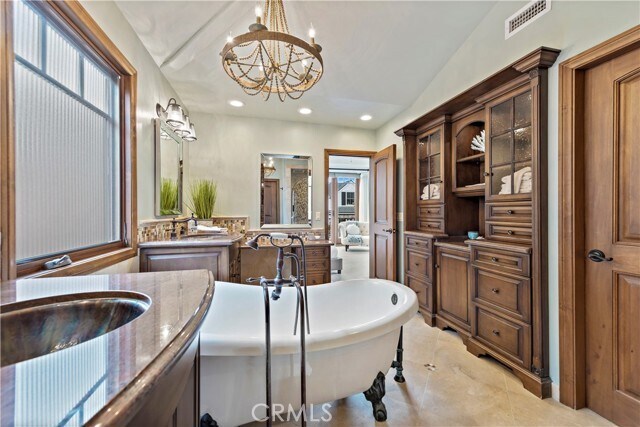 Building Photo - 2038 Miramar Dr