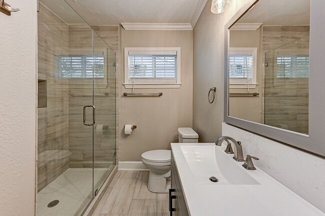 Building Photo - 4Bed/ 2Bath Gorgeous Home!