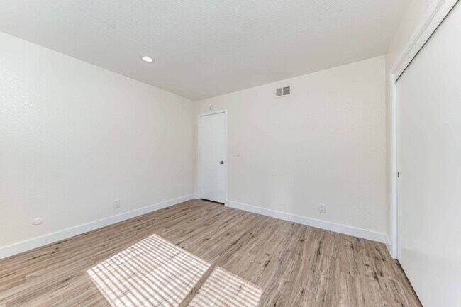 Building Photo - Spacious Single-Family Home with Yard!