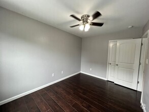 Building Photo - 3 bedroom home in Portmsouth