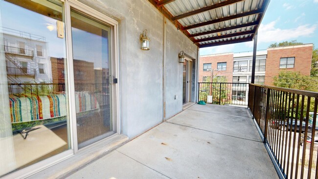 Building Photo - 421 Jackson St