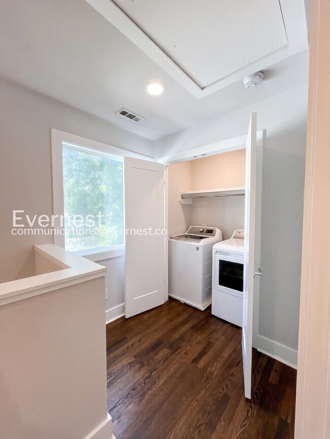 Building Photo - 3-Bed/3-Bath Home/Available Now!
