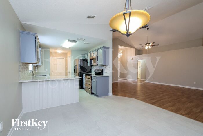 Building Photo - 207 Golf Aire Blvd