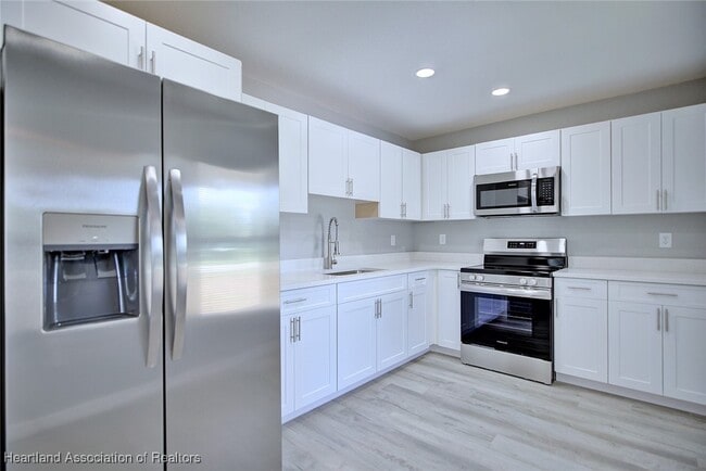 Building Photo - 1525 Chatsworth St