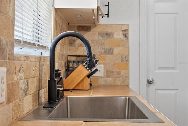 Building Photo - 2810 2nd Ave S