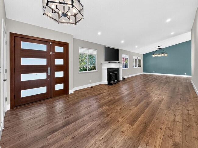 Building Photo - Gorgeous 4 Bedroom PLUS Spacious Bonus Room with Pool in Desired Alamo Neighborhood Available Now!