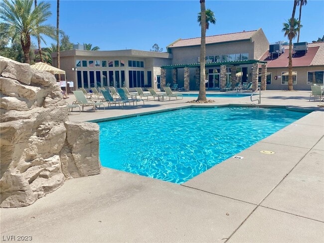 Building Photo - 5081 River Glen Dr