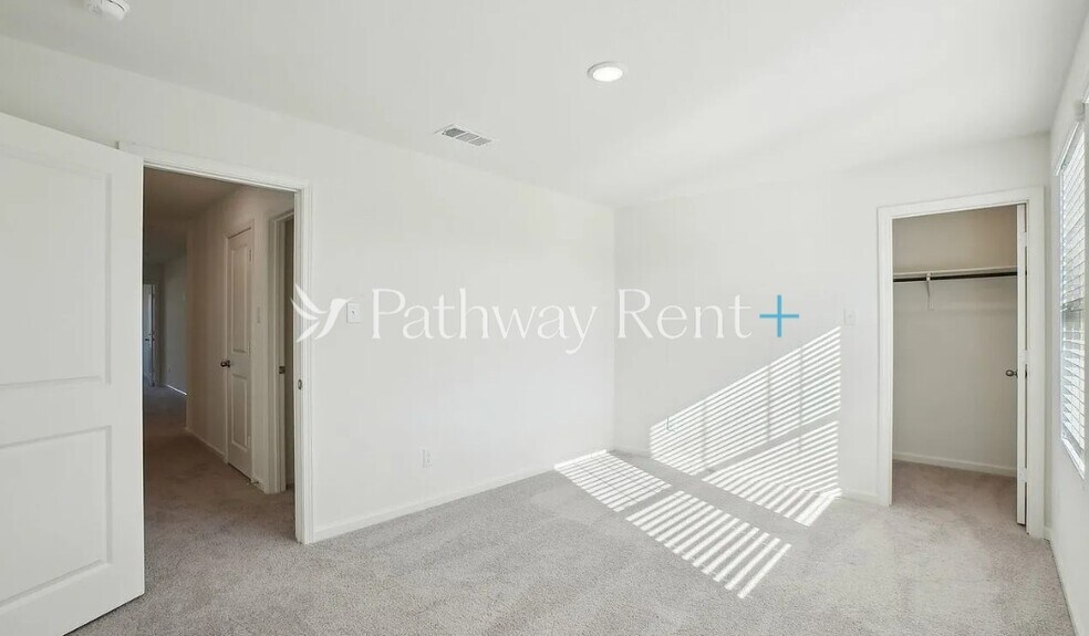 Building Photo - 209 Wild Daisy Wy